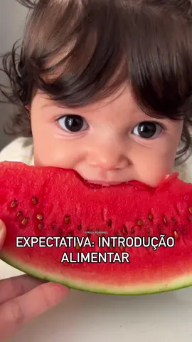 Aos poucos ela vai aceitando 😂🫠🫣🫰🏻📹@paula_rodrgues ❤️ Descubra mais de 200 receitas ilustradas, todas saudáveis e adaptáveis para qualquer idade, com opções irresistíveis para almoços e lanches. Aprenda sobre cortes BLW e técnicas eficazes de armazenamento de alimentos.  💙Além disso, desfrute de bônus exclusivos: como substituir leite, ovos e glúten em receitas, exemplos práticos de cardápios, e receitas temáticas especiais para Páscoa e Ano Novo.  👉Participe também do nosso grupo exclusivo de alunas e enriqueça ainda mais sua experiência!  CLICA NO LINK DO MEU PERFIL PARA APROVEITAR. 🙋‍♀️ #introducaoalimentar #blw #introduçãoalimentar  