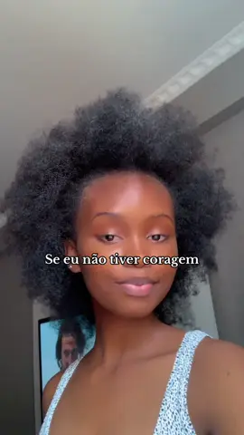 É preciso ter muita coragem pra recomeçar. Esse é o sinal que você precisa para começar uma nova jornada capilar.😌#cabelocrespo #cortequimico #transicaocapilar #trendtiktok #cortefeminino#videoviral #vaiprofycaramba #flypp #foryou 
