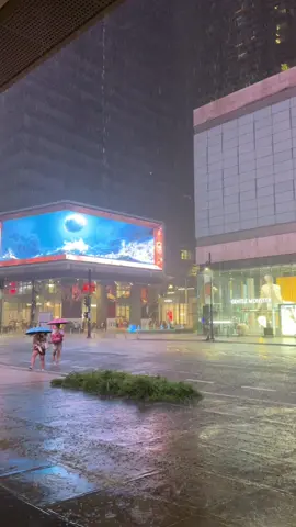 Raining in BGC ☔️ #raininginmanila #bgc #bonifacioglobalcity #highstreet #rainasmr 