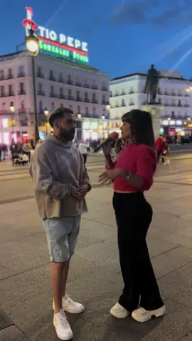 ¿Chicos confirmais?…decidme qué está equivocado por favor🙏🏻yo tengo amigos! #amistad #hombres #amigostiktok #entrevistas #entrevistasenlacalle #preguntasincomodas #reportera #queopinas 
