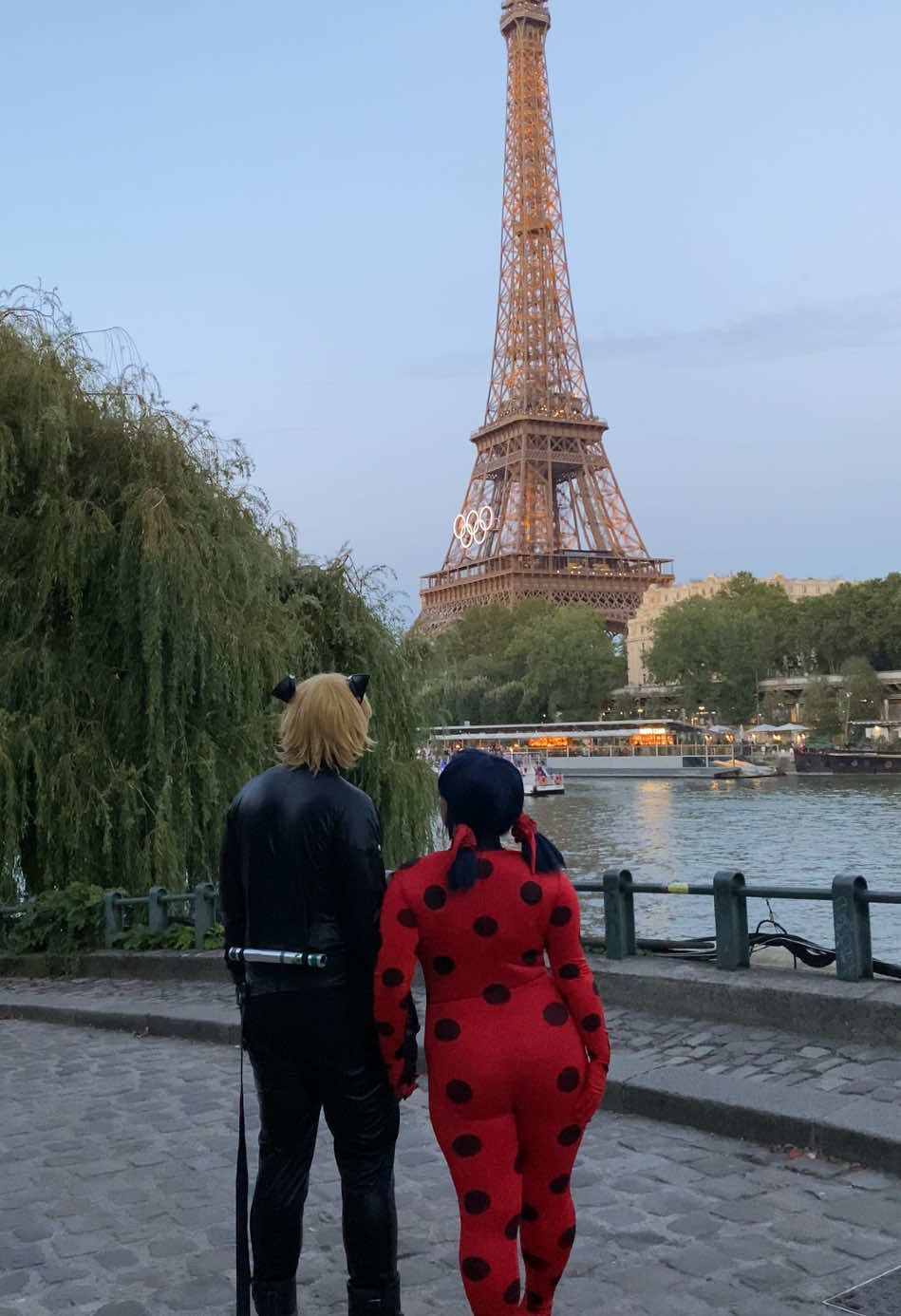 Lovely love today #miraculous #ladynoir #ladybug #chatnoir 