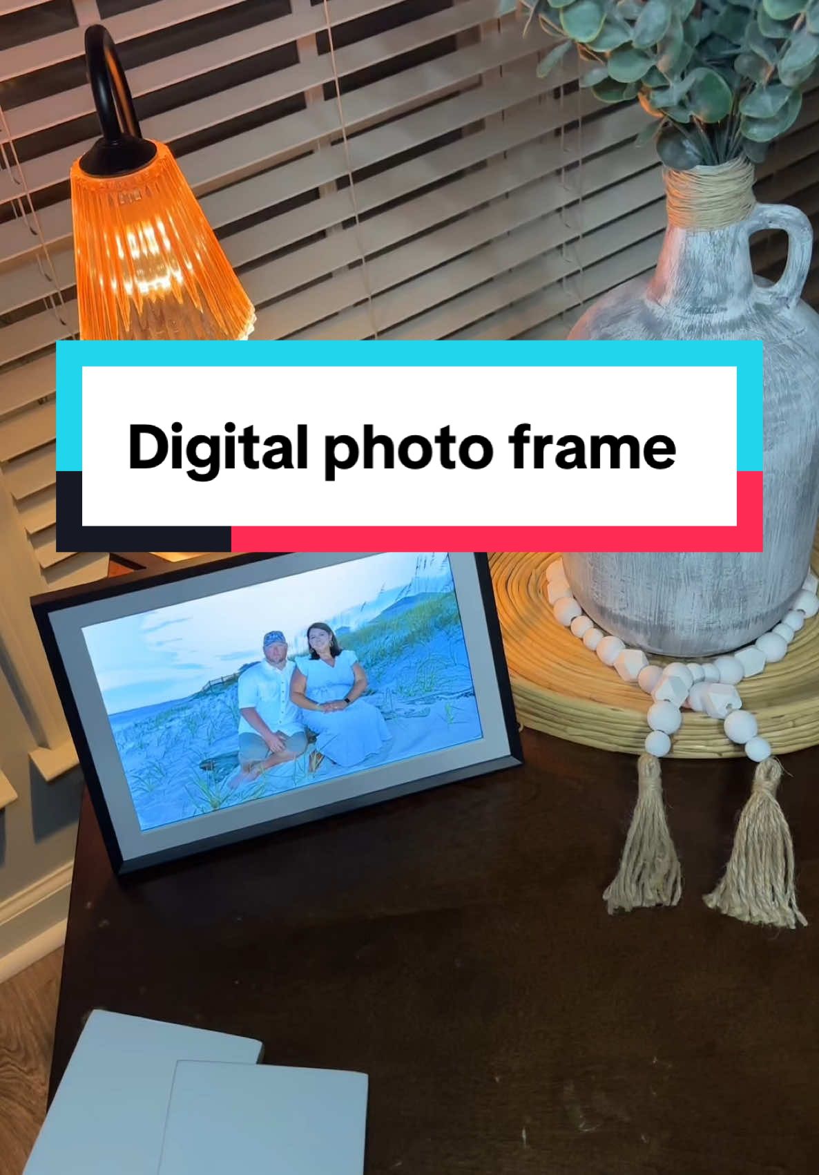 A great Christmas present idea for your loved ones #digitalframe #photoframe #digitalphotoframe #christmas #christmasgiftideas #giftideas #dealsforyoudays #christmastiktok #blackfridaydeals #tiktokshopfinds #cybermondaydeal @apolosign_tech #CapCut 