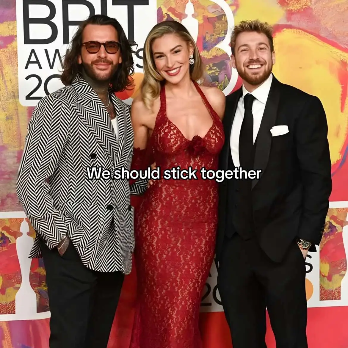 The group hug 🥹❤️ #petewicks #samthompson #zaramcdermott #trio #reunion #airport #hug #trio #samandpete #peteandsam #samandzara #zaraandsam #peteandzara #zaraandpete #fyp #viral #cute #imacelebrity 