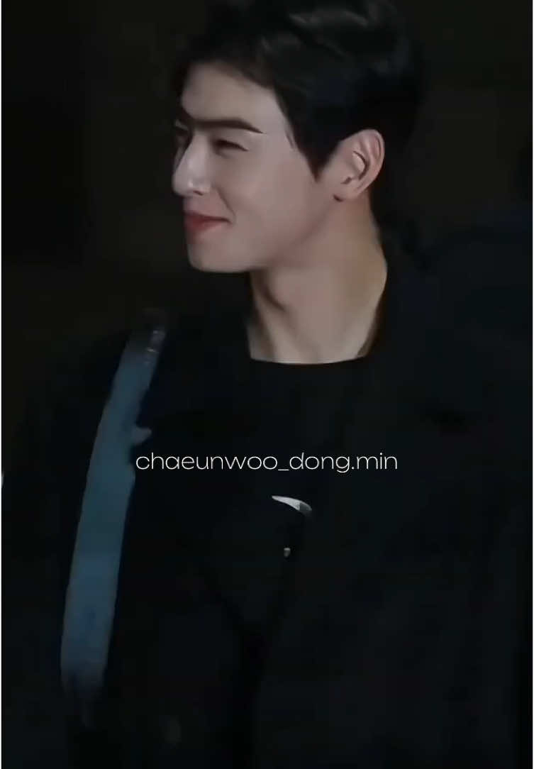 Os genes desse homem devia ser encapsulado e vendido. Que coisa mais perfeita!! 🍼🔥 #foryoupage #viral #foyor #leedongmin #chaeunwoo #viral_video 