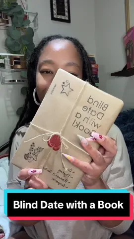 My first blind date with a 📚 I highkey expected to get something ive already read/own. I feel like ive added another layer to my book buying 🤗 the owner is the sweetest she doesnt have a tok but her IG is: Sowandsewboutique  #BookTok #blackbooktok #blinddatewithabook #thrillerbooks #romancebooks #yanovels #urbanfiction #tbr #readersbelike #hiddengems #boutiques #bookbaddie 