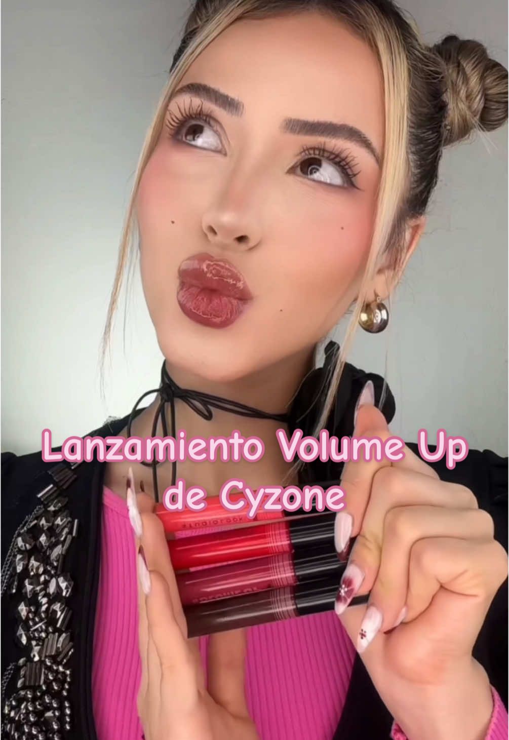 Dinero bien gastado 😎 ~ Probando el nuevo lanzamiento de @Cyzone sus nuevoa glosses #cyzonevolumeup 😍 #publicidad #reseña