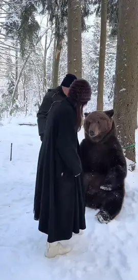 She chose the bear, literally. This is wild, literally #fyp #douyin 