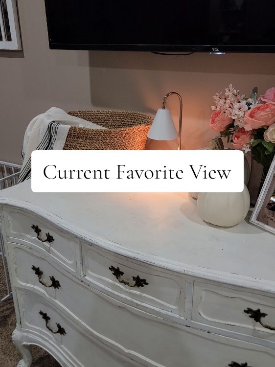 I love this area during the fall and especially during the winter. #homedecor #cozyhome #cozy #fallvibes #falldecor 