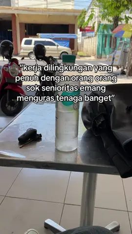 capek banget tiap hari disuruh ngertiin dan nurutin mood si senior, kalau kalian pilih resign atau bertahan? #fyp #fypシ #senioritis #MentalHealth 