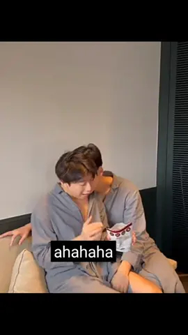 Shun as always ☺️🤭🥰😍👨‍❤️‍👨🌈 his favourite thigh of Dai🤪🤭🦵 #TheBoyfriend #DaiNakai #ShunNakanishi #DaiShun #fyppppppppppppppppppppppp #foryoupage #trend #fypシ゚viral #fypage #fyp 