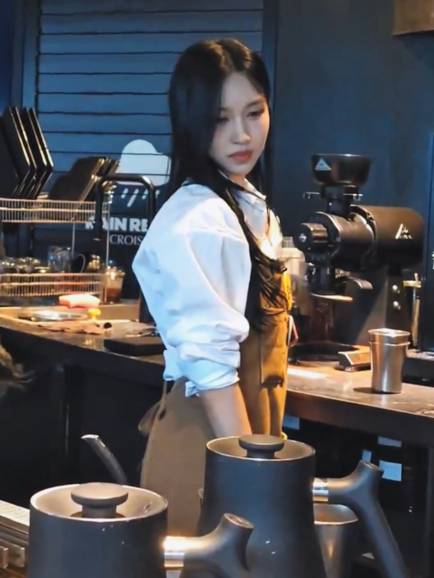 coffee break with barista Mina TWICE #트와이스 #トゥワイス #MISAMO #ミサモ #MINA #미나 #ミナ #twice