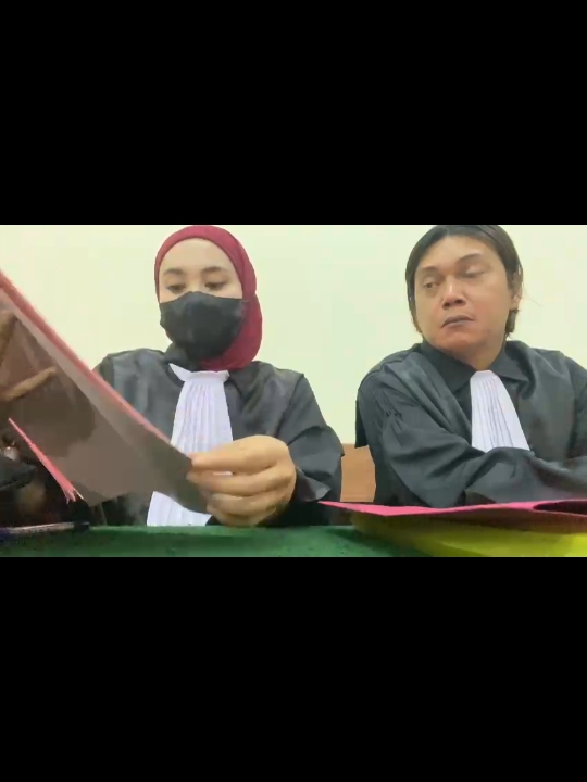 tim Maulia and Partners sedang menangani Perkara Pidana di Pengadilan Negeri Klas 1A Khusus Kota Bandung.. ayo kira-kira pasal 338 KUHP dan 351 ayat (3) ini tentang apa ya? #hukumacarapidana #fyp #indonesiajustice #advokatmuda #lawyergirls⚖️👸 