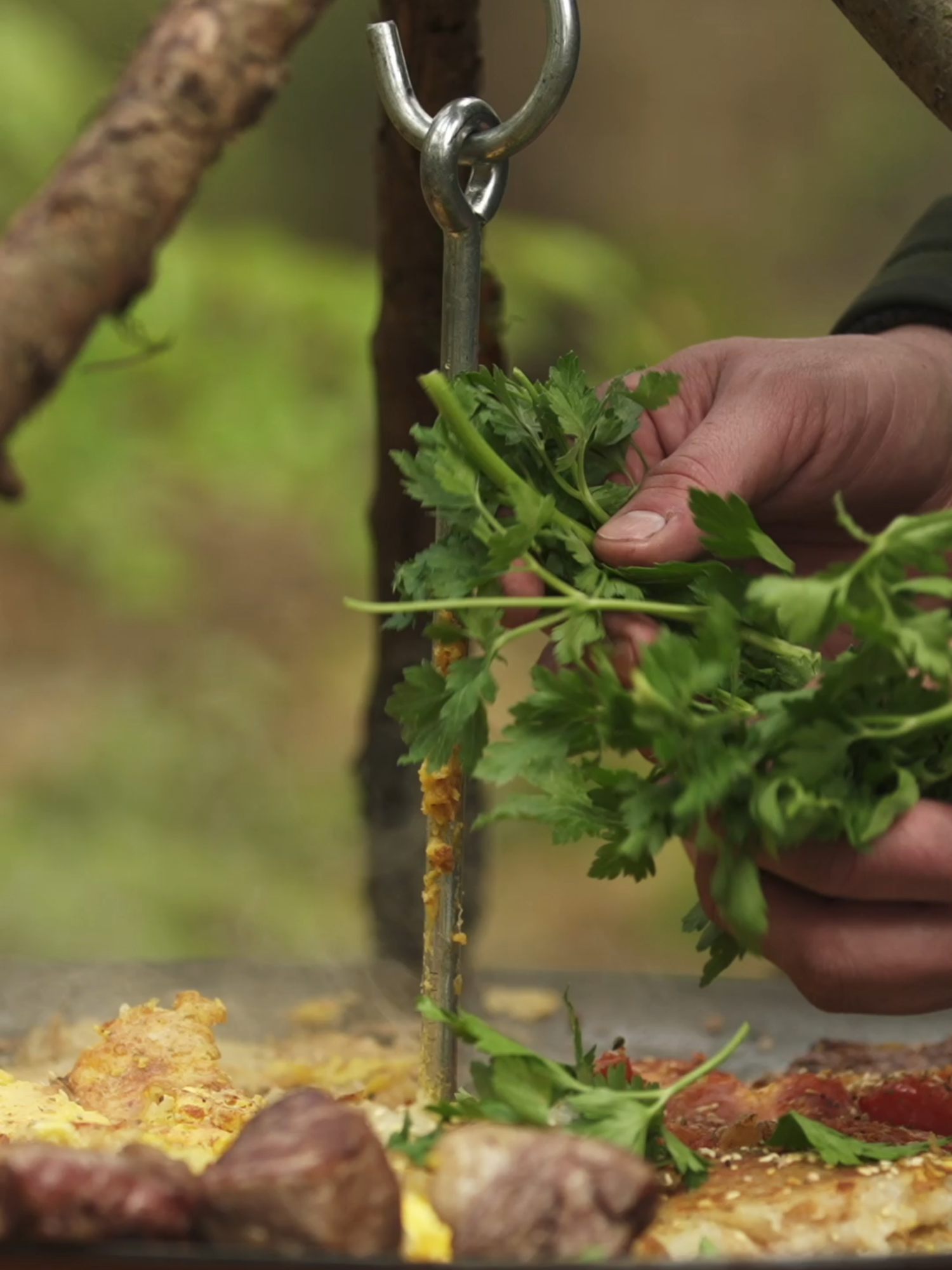 ... And sometimes green matches with red🥩 #asmr #outdoorcooking #nature #firekitchen