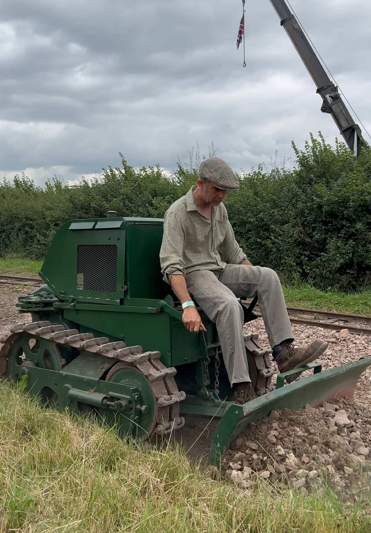 The very compact and dangerous lookimg Calf Dozer being demonstrated at Welland 2024 #calfdozer  #construction #vintage #wellandsteamrally #heavyequipment  #engineering 