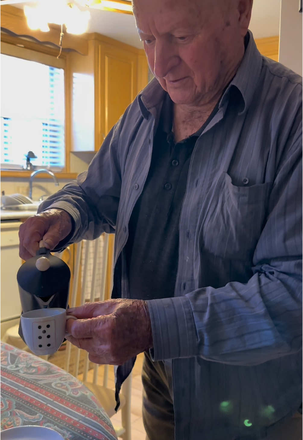 My 90 year old nonno makes me coffee 🥲❤️ #frankmoyo #nonno #caffe #espresso #calabrese #italian #toronto #fyp #perte #viral #virale 