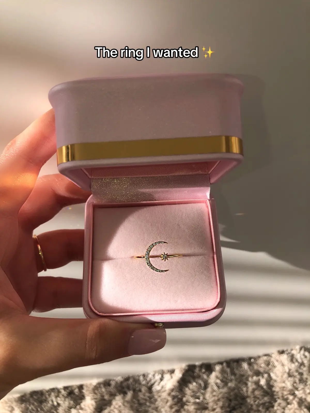 When your hints pay off ✨ #orderpackagingvideo#jewelleryorder #rosequartz #orderpackaging #moonstone#moissaniterings #jewellerycollection #jewelry #tennisbracelet #asmr #rings #silverrings #gold 