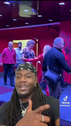 Taylor tried to swerve on Brittany Mahomes 😂 #greenscreenvideo #greenscreen 
