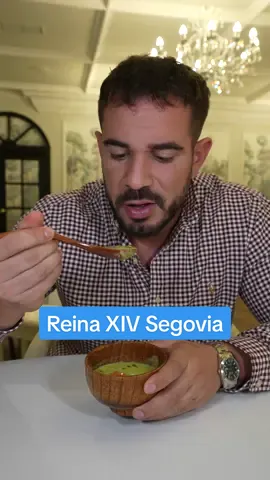 Abierto hace mes y medio a 1 hora de Madrid y 10 min de Segovia está el Restaurante Reina XIV: un restaurante gastronómico con un concepto basado en la Granja de San Ildefonso y el Palacio de Valsáin. A los fogones Borja Aldea y su equipo, a quienes tengo el placer de conocer desde hace años y en esta primera toma de contacto han superado las expectativas con creces. Desde el story telling, ameno y entretenido, a una puesta en escena con 2-3 peros tontos en la experiencia. Me parece que para el tiempo que llevan han conseguido algo admirable. Menús por 70 y 90€ que debería probar todo amante de la buena cocina. Presiento un futuro prometedor. Mi más sincera enhorabuena a Reina XIV.  Por cierto, comentar que he ido invitado pero os he mostrado mi sincera valoración del sitio tal como llevo haciendo 6 años. Si no hubiese estado a la altura no habría hecho este video. Merece mucho la pena, las palabras pueden engañar, las sonrisas disfrutando no. #segovia #restaurantessegovia #lagranjadesanildefonso