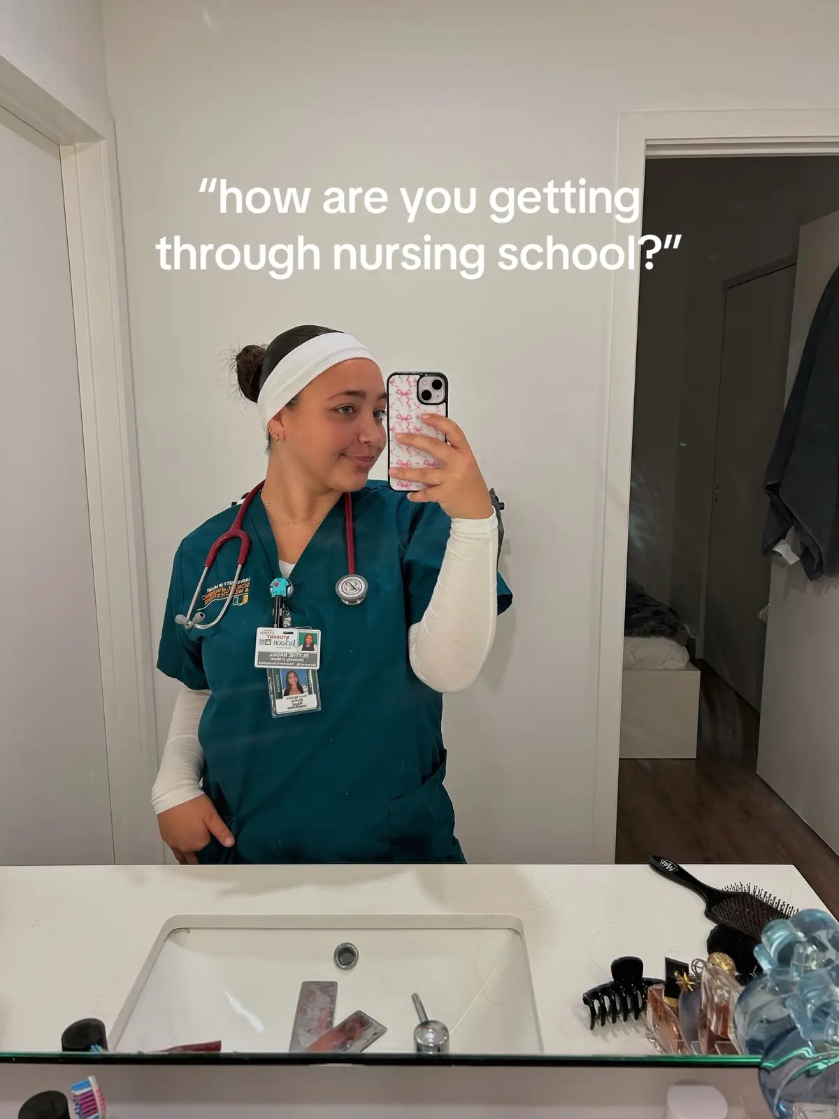 literally nothing bonds you quicker.🥹✨🤍  #nursing #nursingschool #nursingstudent #absn #nurse #nursefriends 
