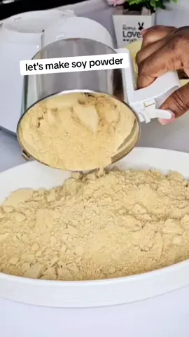 Try this method to make original soy powder👌 #foryoupage #soybeans #tiktoknaija #reels #fypシ #trending #trendingsound #naijatiktok #viral #foryou #dbellekitchen 