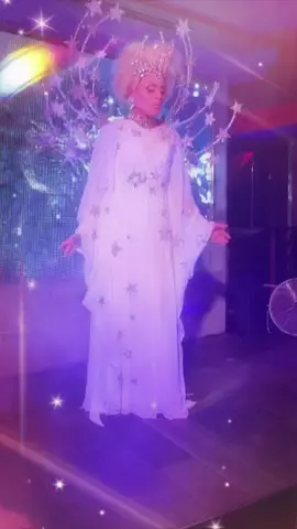 Cristal chic / Artiste transformiste visuel, spectacle, Spectacle Le Labo Paris. #2024 #strasse #gay #pourtoi #Michou #spectacles #plume 