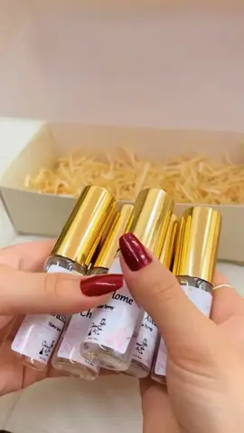 Vocês pediram e nós atendemos☺️ Eles chegaram !!! Os mini home spray são perfeitos para você que está sempre na dúvida de qual aroma comprar!! Teremos disponíveis todos os nossos aromas nessa miniatura 😍 Escolhemos para começar os 5 top mais vendidos  aqui na loja❇️ ✔️Bamboo ✔️Cereja com Avelã  ✔️Daslu ✔️ Chá Branco ✔️Sweet Home Encomende já o seu kit🤩 Enviamos para todo o Brasil 🇧🇷  Nosso WhatsApp 19999188221. . . #minidifusordeambientes #aromasemminiatura #cheirobomecia 
