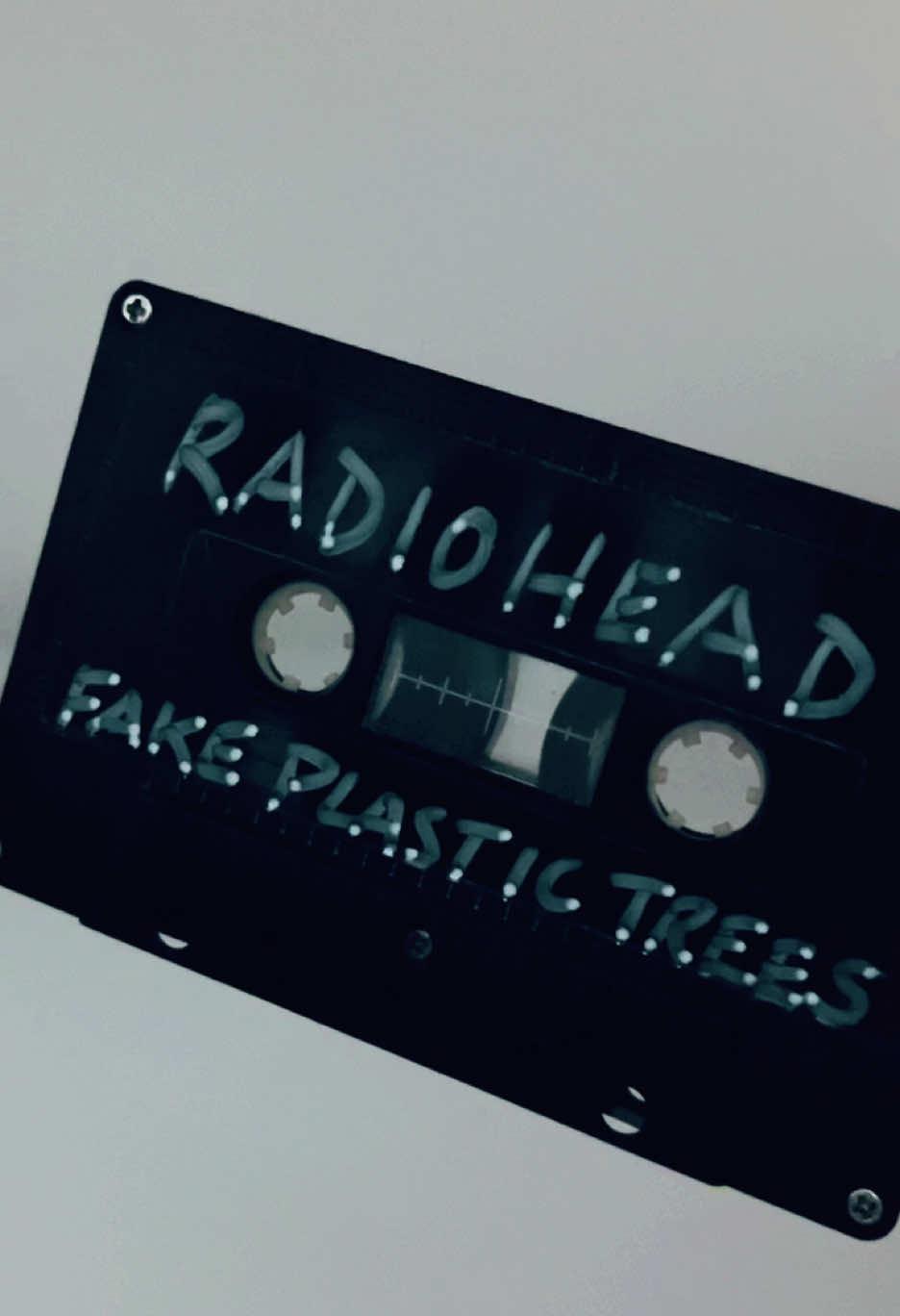 Radiohead / Fake plastic trees - 1995 #radiohead #fakeplastictrees #thomyorke #throwbacksongs #banger #bestmusic #goodmusic #realmusic #90s #90sthrowback 