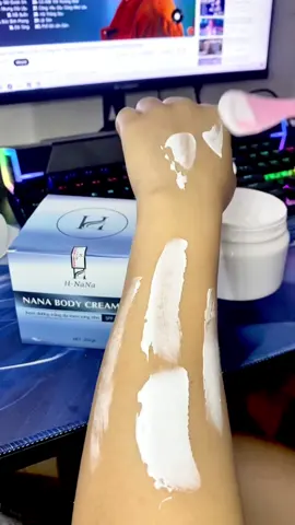 Bạn đang tìm kiếm 1sp kem body có khả năng làm trắng da và bảo vệ da khỏi tia UV thì đừng bỏ qua em kem body trắng da và chống nắng với độ chống nắng SPF 50+ #xuhuong #fyp #kembodyhnana #ngânha🍌 #dưỡngtrangdabody #giỏhanggtiktokshop #giohang🛒 #aisothidive🔥🔥 #lamdepkhongkho #làmdeptainha #chốngnắng #trắngda @ngân hà🍌 @Ngân Hà 🍌 @Xiang @Bùi Thu Trà🍵 