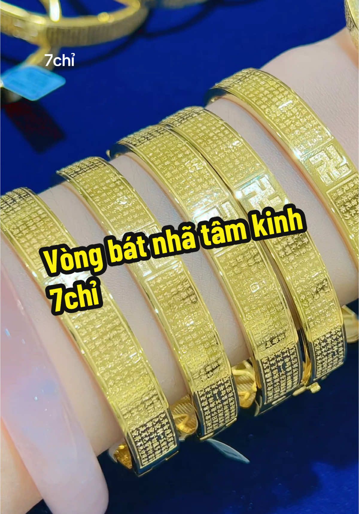 Nghe đồn ai đeo vòng bát nhã tâm kinh tâm thanh tịnh , xua tan mọi xui xẻo , mamg lại may mắn tài lộc.. #vàngbactrangsuc #congtyvanghoahieu 