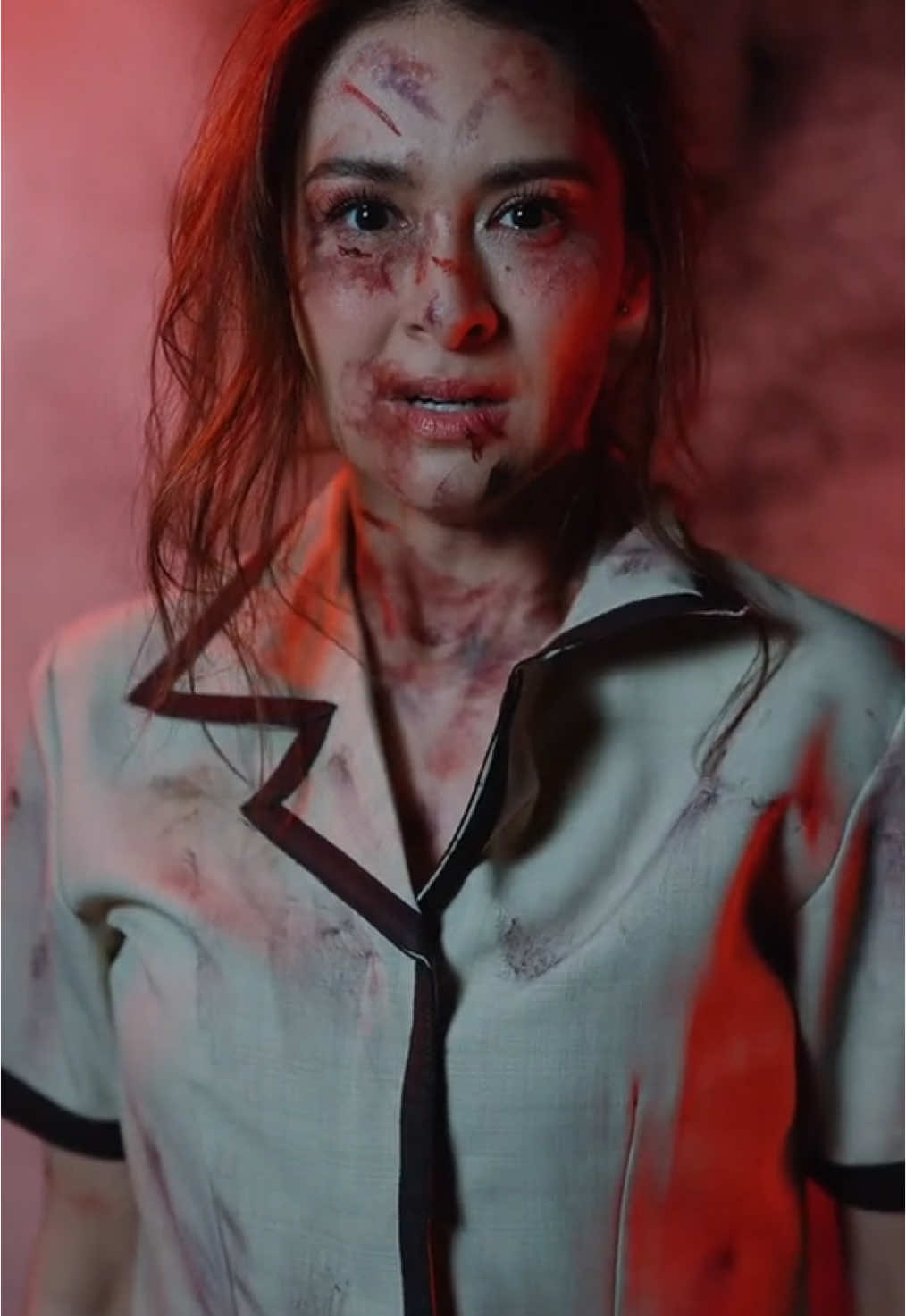 Nagpamalas ng kaniyang makeup transformation si Marian Rivera para sa kaniyang karakter na si Teacher Emmy sa “Balota.”  Saad ng aktres, ang may pinakabonggang transformation entry na mapipili niya rito ay isasama niya sa premiere night ng pelikula sa October 11. Courtesy: Marian Rivera/TikTok #gmanews 