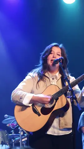 lucy dacus singing going going gone at julien baker’s show in nyc! #boygenius #lucydacus #julienbaker #phoebebridgers #goinggoinggone #nyc #concert @boygenius 