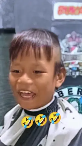 Fail🥴🤣 #askarabarber  #haircut  #askara212 #fyp  #fypシ゚viral  #fypシ  #minibarbershop💈🔥  #gorontalofyp  #isimu  #funny  #funnymeme  #funnyvideo  #funnymemes  #funnyvideos  #lucu  #lucubanget  #lucuabis  #luculucuvideo  #luculucuan  #ngakakkocak  #ngakak  #barberfails  #ngakaksehat  #ngakakabis  #ngakakkocakvideo #gorontalo #gorontalotiktok #gorontalopunya 