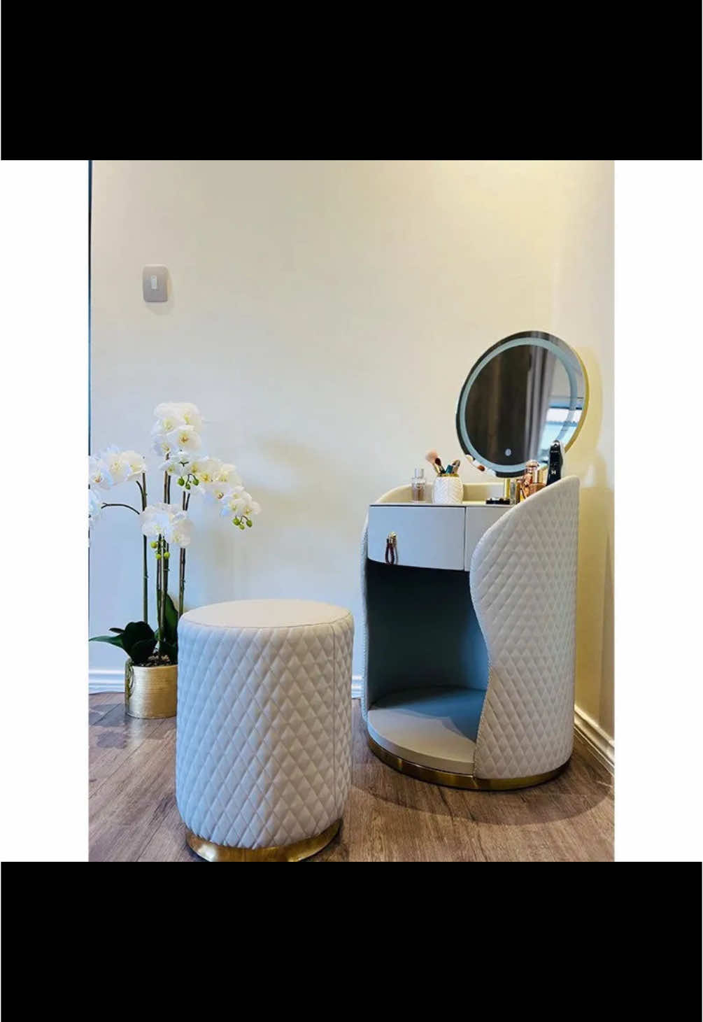 R6000 Each leather vanity / pedestal: LED plug in mirror + stool + drawer + with a round glossy top. Available in cream white and grey. Limited stock. Contact 0684624444