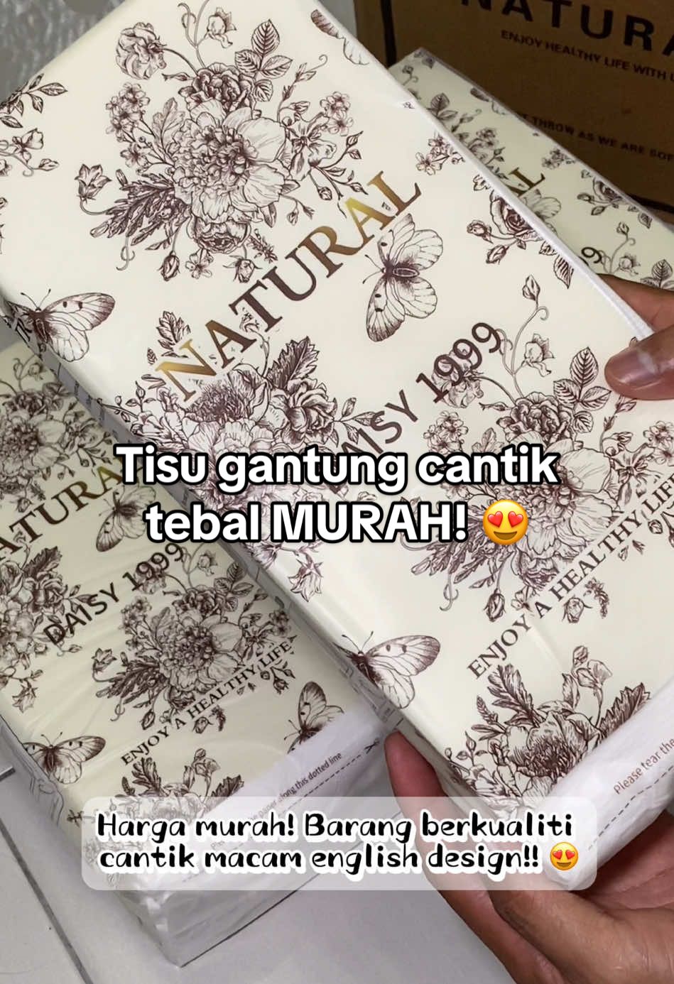 Cantik sangatttttt 😭 sayang nak pakai! Sesuai sangat buat tisu dapur, sesuai juga letak dlm toilet, facial tisu & sesuai juga utk baby sbb tisu lembut sangat tak kasar 😍 kualiti terbaik! Tebal besar! Yay!  #tisuviral #tisugantung #tisugantungviral #tisudapur #tisumuka #tisubaby 