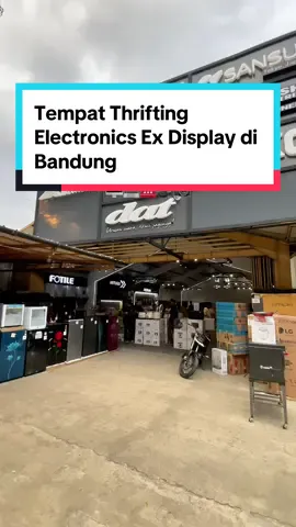 Surganya elektronik Ex display, harga murmer tapi kualitas terjamin bagus ! Belanja elektronik disini berasa lagi Thrifting🔥 (Save aja dulu biar ga lupa) Barangnya juga variatif dari mulai peralatan dapur sampai kulkas, mesin cuci, speaker, oven dan masih banyak lagi yang harganya selisih ratusan sampe jutaan rupiah dibandingkan dengan pasaran! Yuk buruan dateng kesini buat belanja isian rumah kamu biar lebih irit tapi tetep dapet barang yang berkualitas😍 Kalo mager tinggal pantengin aja Livenya mereka, ada promo 10.10 Banting Hargaaaa 🔥🔥 📍A1 Electronic @A1 Electronic  Jl. Jend Sudirman No. 682 .. #bandung #kotabandung #tokoelektronik #bdg #infobandungkota #a1elektronik #sudriman #beritatiktok 