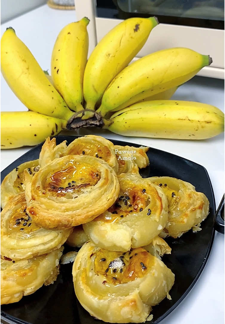 Banana roll pastry  . Oven yang saya pakai dari @idealifeonline_ #resepviral #resepsimpel #olahanoisang #pisangulinenaknyadibikinapa  