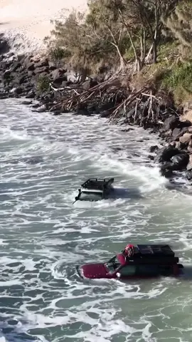 Two 4WDs SWALLOWED by the ocean 😳🌊THIS is why you ALWAYS check the tides... Thankfully no one was hurt! 📍Mudlo Rocks, Rainbow Beach QLD 📸 DM us for credit - #4x4 #offroading #overlanding #beachdriving #beachtrip #recovery #dangerous #4x4ing #ocean