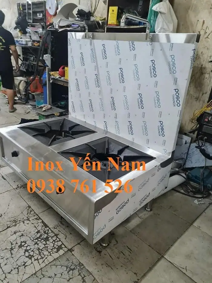 Hãy tận dụng sự chắc chắn của bếp hầm công nghiệp 2 họng #inoxyennam! Với khả năng chịu lực tuyệt vời và thiết kế thông minh, bếp này sẽ đồng hành cùng bạn trong mọi công việc nấu nướng. Đừng bỏ lỡ cơ hội trải nghiệm ngay hôm nay! #bephamcongnghiep