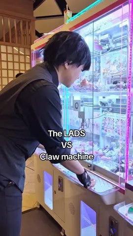 Claw machine- 1 LADS- 0 sylus: @ketnoire  Zayne: yewie_cos (ig) xavier: akichan.coser (ig) Rafayel: Me #lnd #loveanddeepspace #恋与深空 #rafayel #xavier #sylus #zayne #caleb #mc #otome #anime #animecosplay #cosplay #crossdress #animetiktok #cosplaytiktok #funny #meme #relatable #fyp #foryou #clawmachine #wig #makeup #art #genshin #HonkaiStarRail 