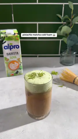 the drink of the moment 🤌 #alpro #plantbased #Recipe #pistachio #matcha 