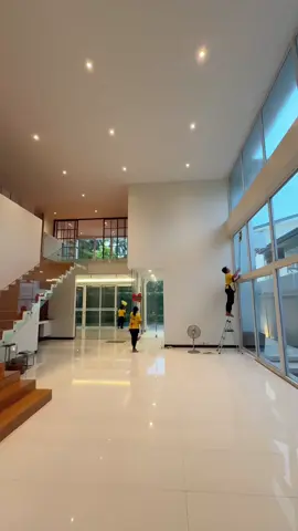 A sneak peek into our new ( temporary ) space 🫣 full video in my yt chanel! Link in bio 🫶🏼  https://youtu.be/_JfAHpz3V8k?si=F8crEZYMM67Kp6Pq #houseoftiktok #housetour #homedecor #Home #Vlog 