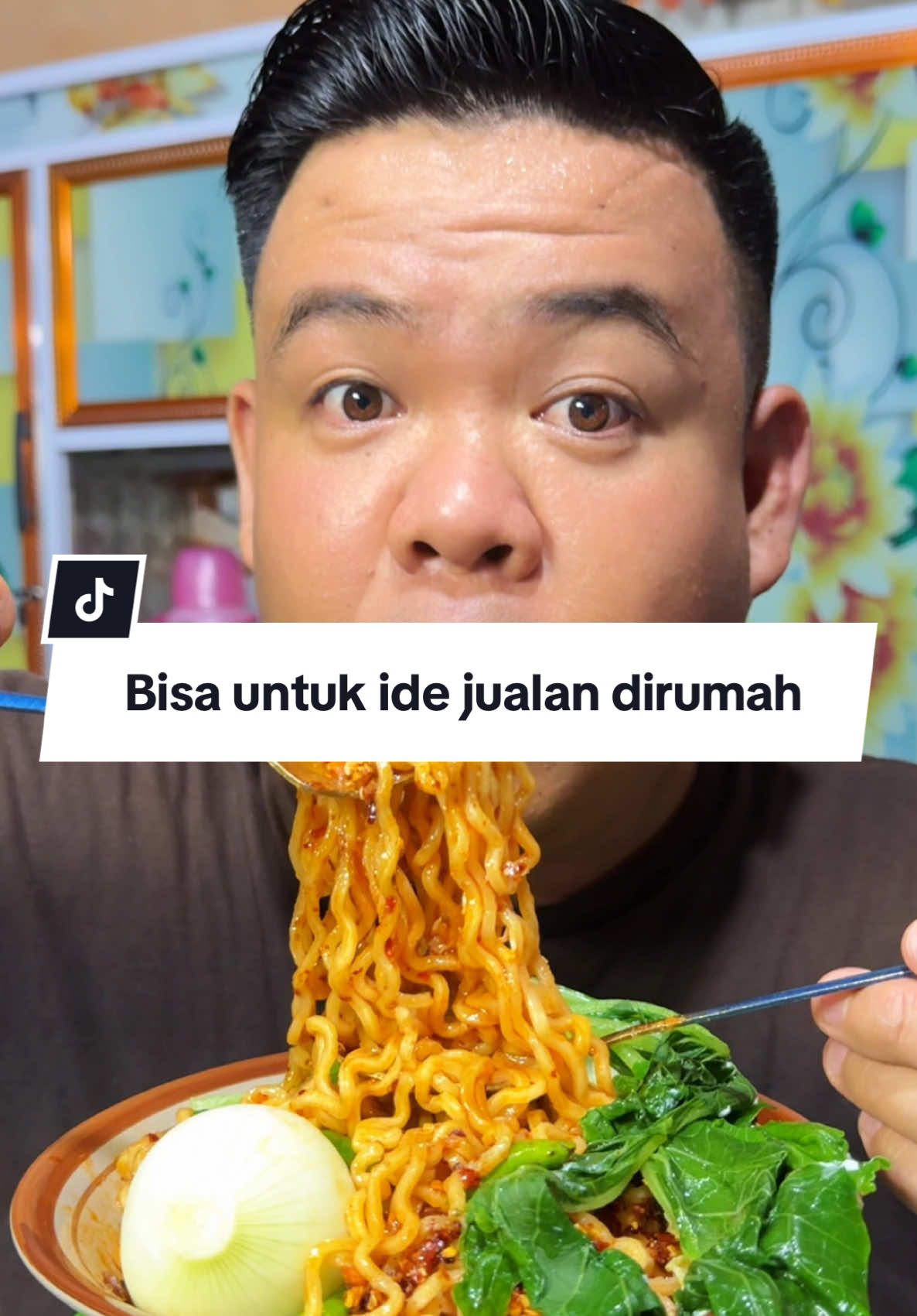 Makanan kalo ditambah chilli oil tu makin mantab ya sanak , nah kalo yang ini bisa buat ide jualan kalian dirumah loh #dailyvlog #mukbang #longervideos #chillioil 