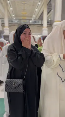 اول نظرة للكعبة  الشريفة 🕋🤲 شوفوا ستوري انستغرام#ichraf_moussa 
