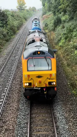 67027 & 67023 Pass Sheephouse Bridge On The 3S32 1107 Cheltenham Lansdown Loop to Swindon Transfer #class67 #rhtt #leablower #trains 