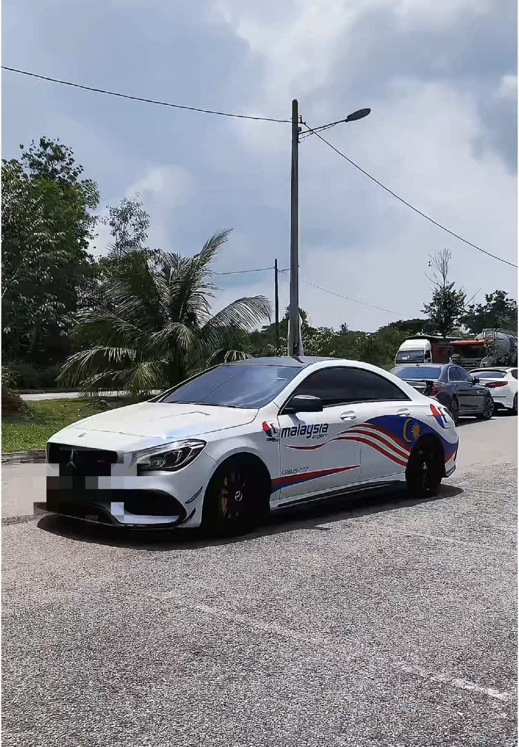 Malaysia Airlines ❌ Malaysia Amglines ✅ Light Blue Pearl White full body wrap + custom livery auto ada penambahan 100hp! Baru boleh luncur sama kelajuan airbus! #malaysiaairlines #malaysia #amgline #wrap #sticker #livery #design #decal #mercedes #custom 