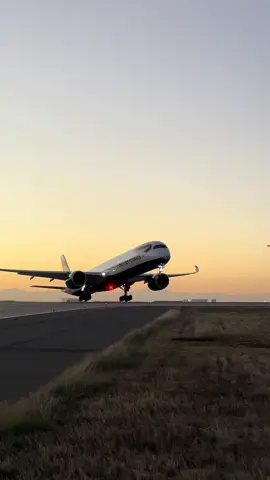 The A350-1000 looks amazing lifting off the runway. #aviation #aviationlovers #airplane #plane #avgeek #planespotting #airportops #takeoff #flying #airbus #a350 #a350xwb @British Airways 