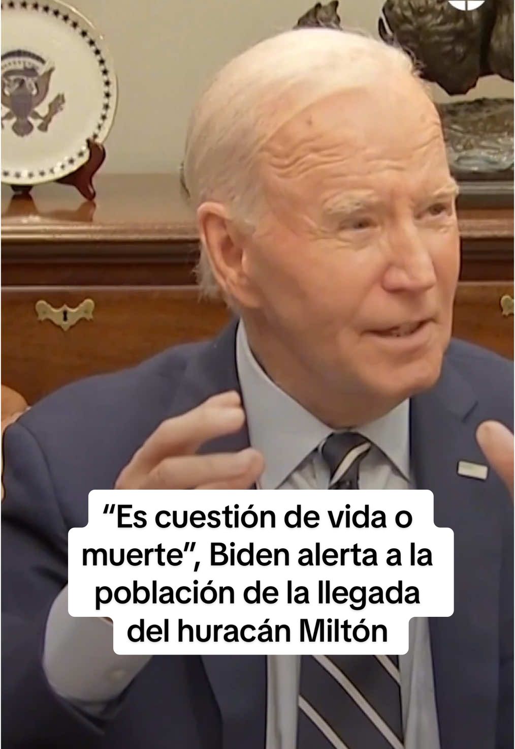 “Es cuestión de vida o muerte”. Así de tajante y alarmante se ha dirigido Joe Biden a la población para pedir que evacuen sus casas ante la inminente llegada del huracán Milton. “Esta podría ser la peor tormenta que ha golpeado a Florida en más de un siglo. Dios quiera que no lo sea, pero ahora parece así”, ha dicho el presidente de los EEUU.  Milton es un huracán de categoría 5 que podría causar otra ola de destrucción y muerte en Florida. Los pronósticos no son buenos. “Si decides quedarte en una zona de evacuación vas a morir”, insistía Biden. #milton #huracan #biden #noticiastiktok #eeuu 