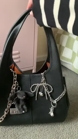 jazzin up my nee purse 🥰 #lanacoachbag #coach #bagcharms @Coach @Jellycat #bagcharm #jellycat
