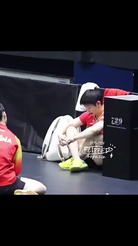 Một cục bông an tĩnh 🥟 nhỏ em về thoa liền son dưỡng cho các chị, hành hạ cái môi quá trời à. Dù có ra sao thì mọi người vẫn luôn bên em, cái này viết ra cũng chỉ tự an ủi bản thân thôi chứ biết là nhỏ em cũng không đọc được, anw thì cũng được tan làm rồi về nghỉ ngơi cho chóng khỏi bệnh~  #sunyingsha #孙疑莎 #shasha #fyp #shatou #xuhuong 