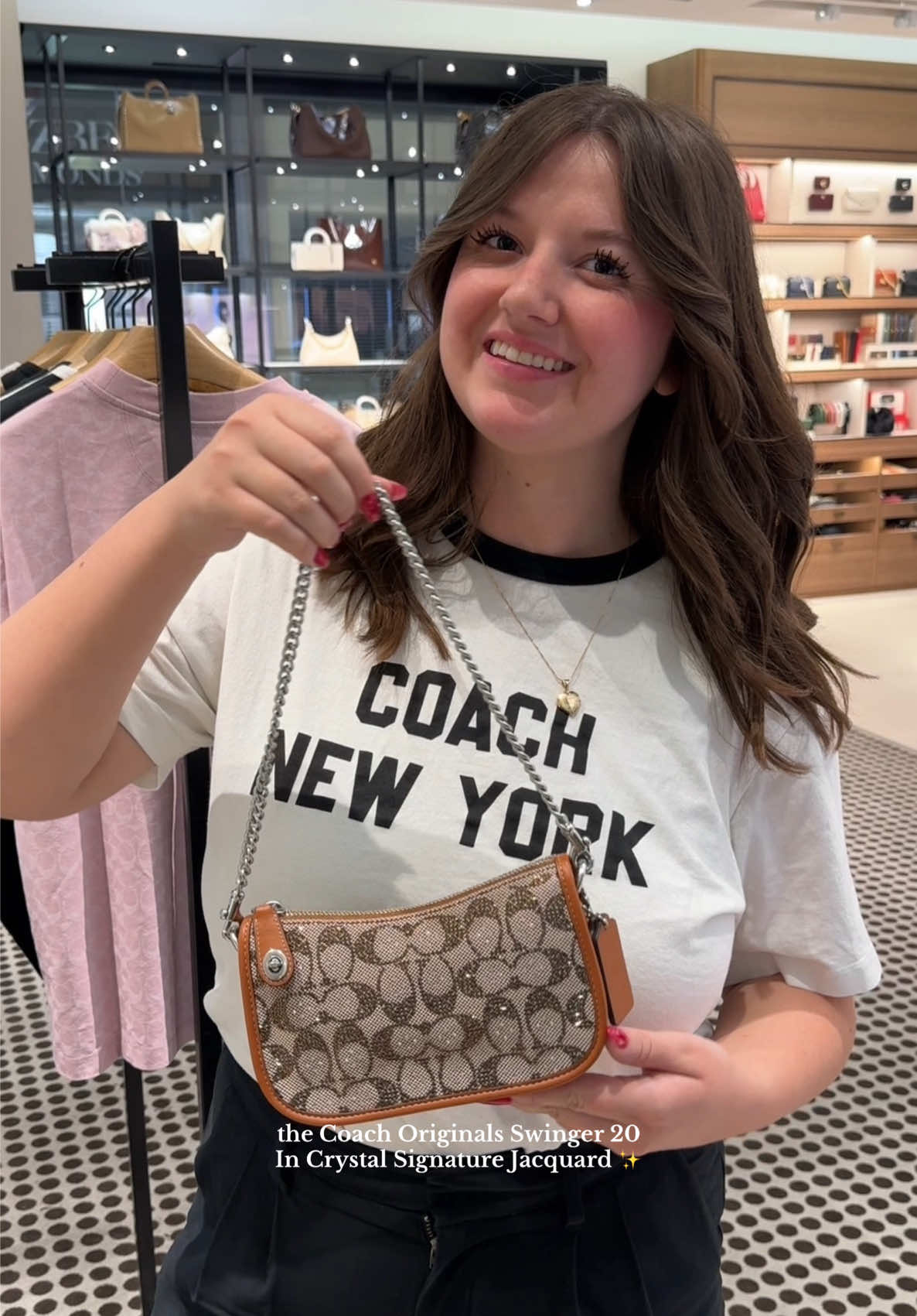 shop now at the link in my bio! 🤎 the Coach Swinger 20 In Crystal Signature Jacquard is that girl ✨ @Coach #coachny #coachretailemployee #coachbag #coachbags #coachshoulderbag #coachoriginal #coachpurse #coachswinger #coachcrystal #swingerbag #everydaybag #handbagstyle #shoulderbags #sparklybag #thatgirlbag 